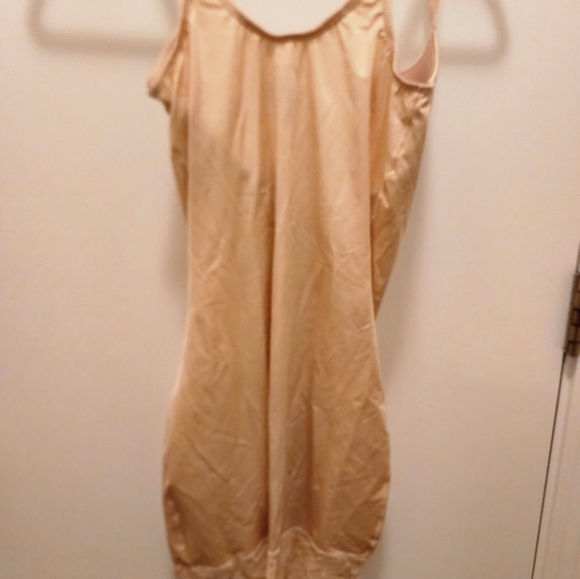 Red Hot by Spanx Cupped Bodice Full Slip - Picture 4 of 4